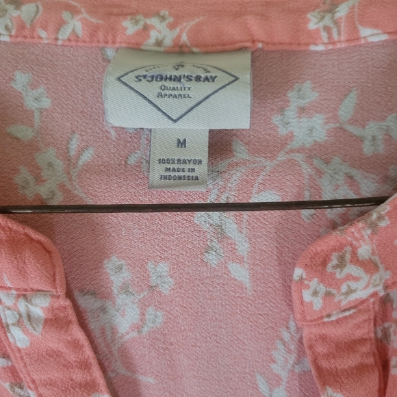 Ladies top - Picture 3 of 3